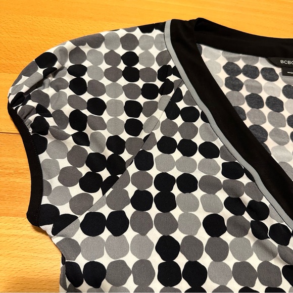 BCBGMaxAzria NWT Women’s Polka Dot Top SZ L - Picture 5 of 10